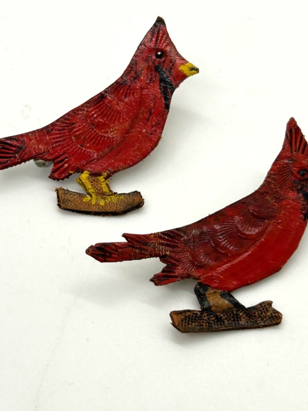 Vintage Cardinal Brooch Handcrafted Leather Birds Hand Painted - Picture 15 of 15